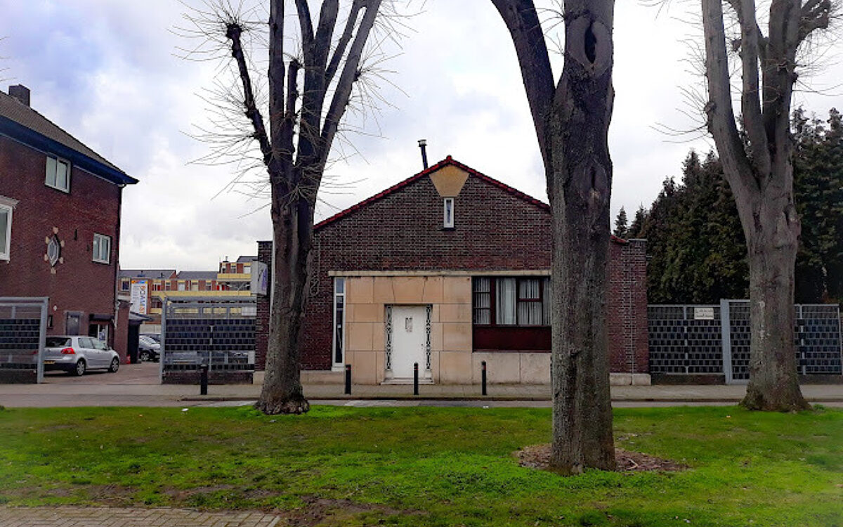 Moskee in Heerlen beklad met leuzen en hakenkruizen