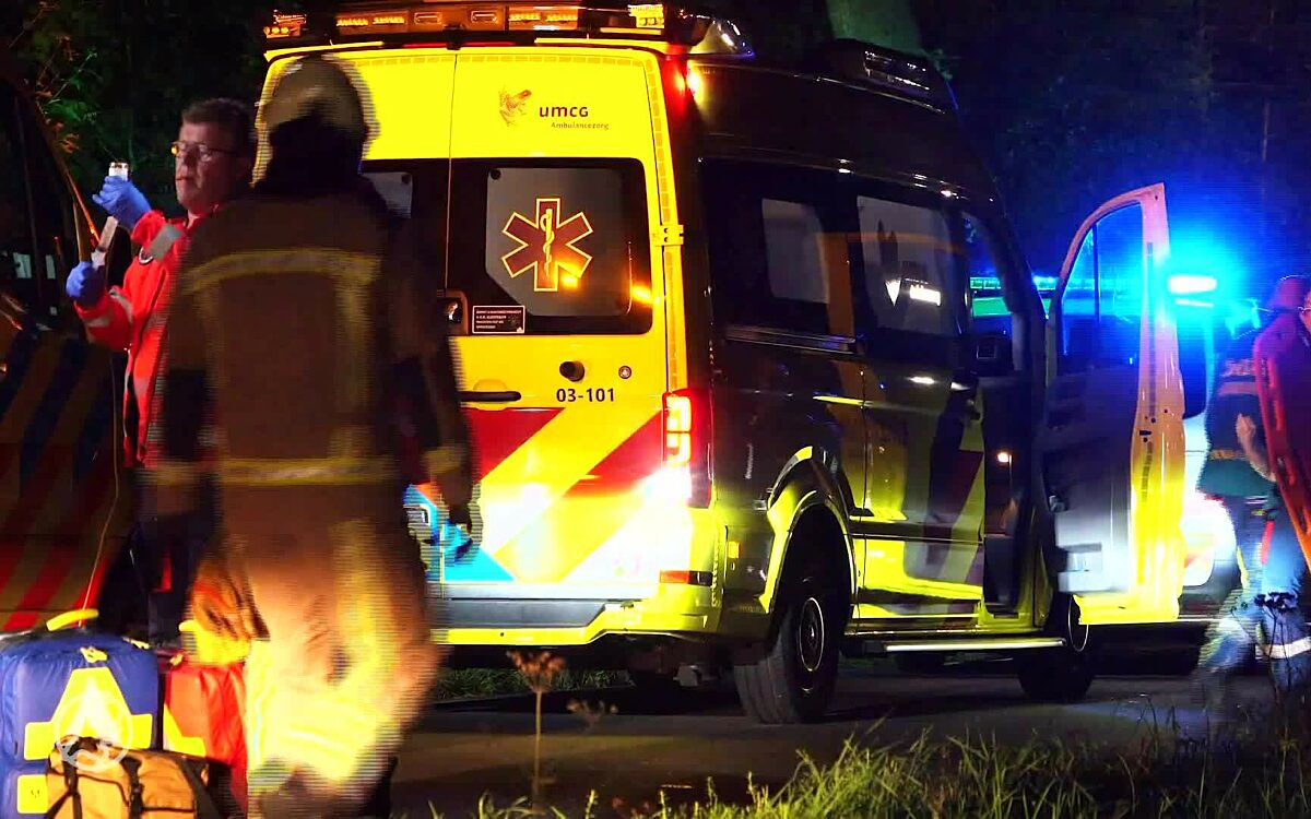Dode en meerdere zwaargewonden door botsing op boom in Ekehaar