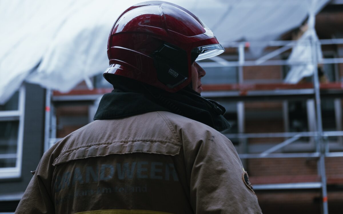 Schade aan flatgebouw Brielle na explosie