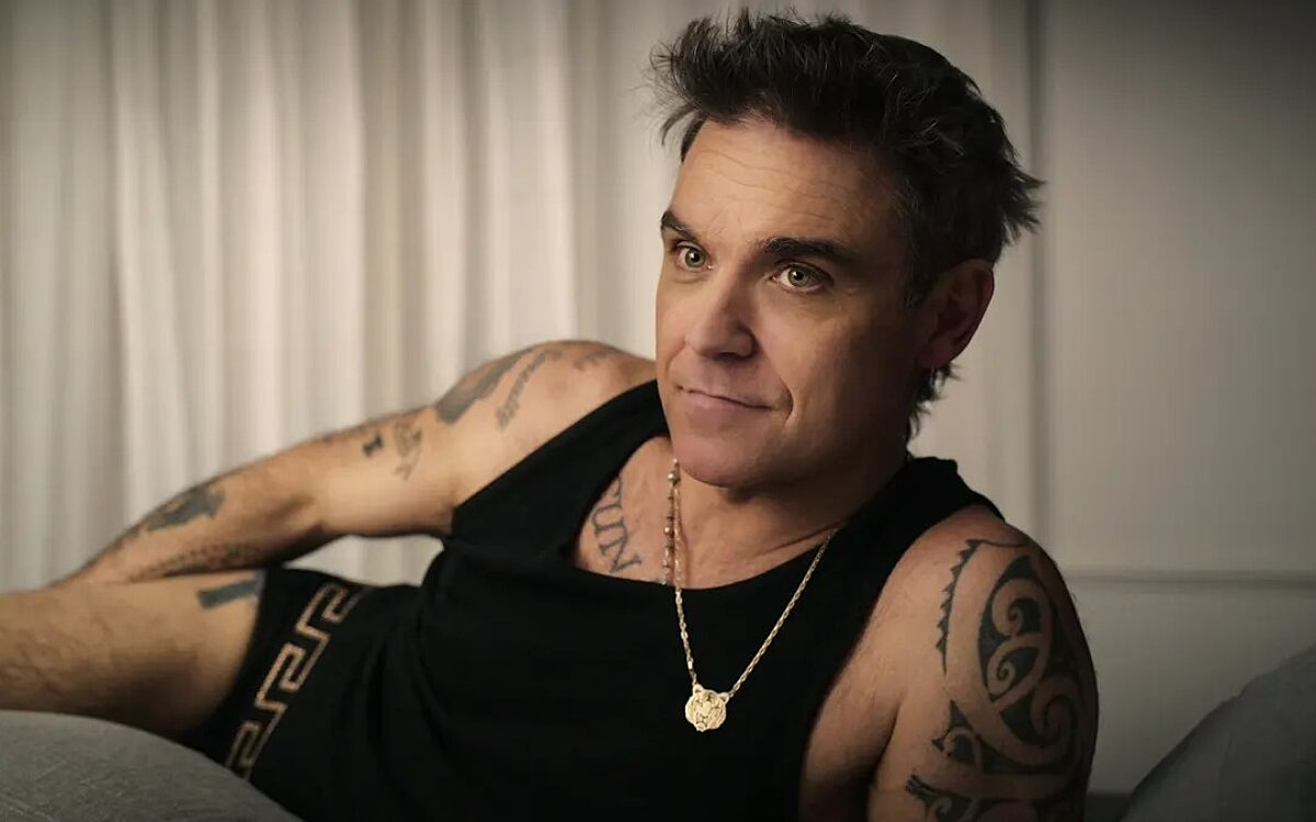 Robbie Williams opent eigen kunstexpositie in Amsterdam
