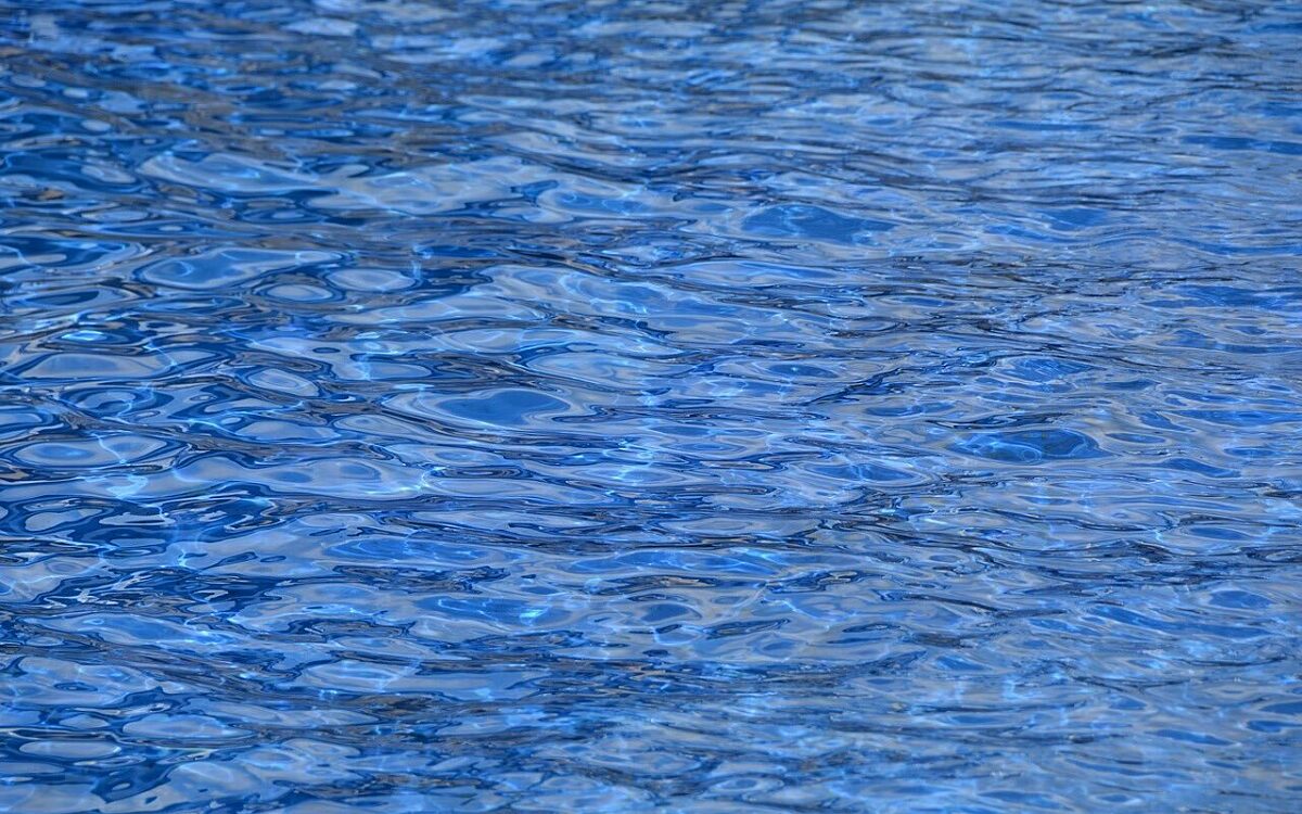 Hoe een zwembad schoon te houden: Efficiënte methoden voor kristalhelder water