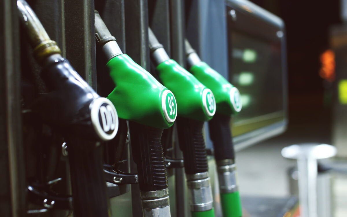 Nog meer lappen aan de pomp: brandstofprijs volgend jaar mogelijk omhoog naar k €2,44 voor een liter benzine