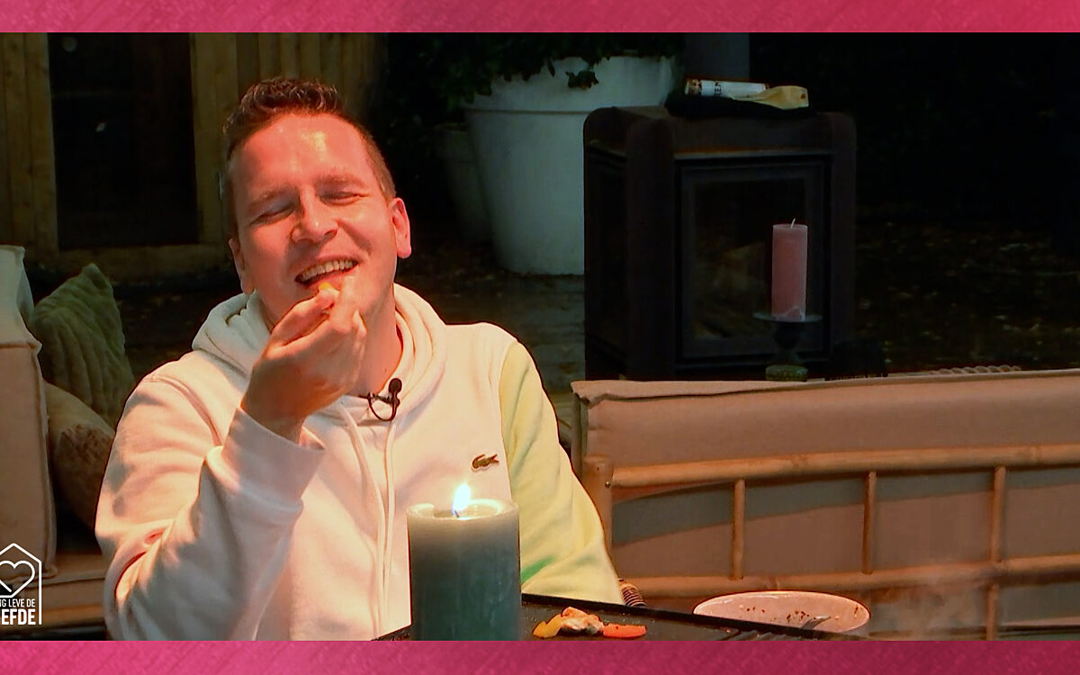 Wil teddybeer Martijn meer dan alleen zoenen op de eerste date in Lang Leve de Liefde?