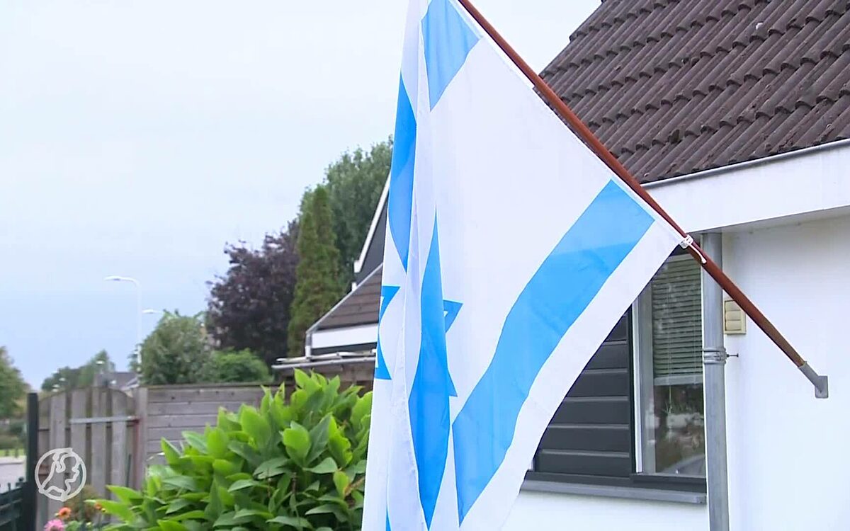Israëlische vlaggen gestolen en verbrand op Urk