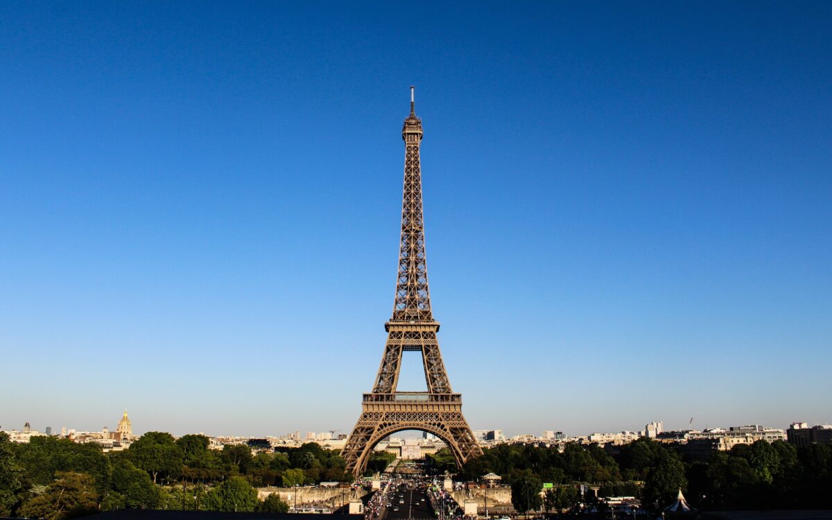 Nieuw wereldrecord: Fransman bouwt Eiffeltoren van 700.000 luciferstokjes