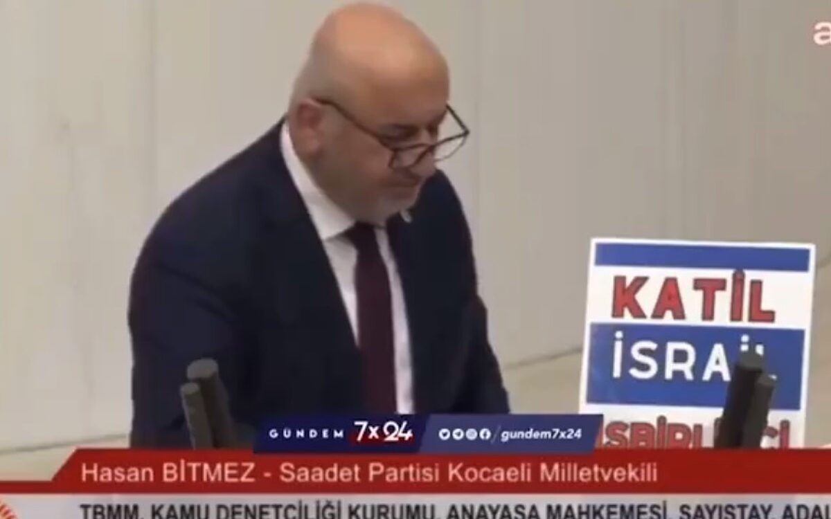 Bizar moment in Turks parlement: politicus krijgt hartaanval na betoog over Israël