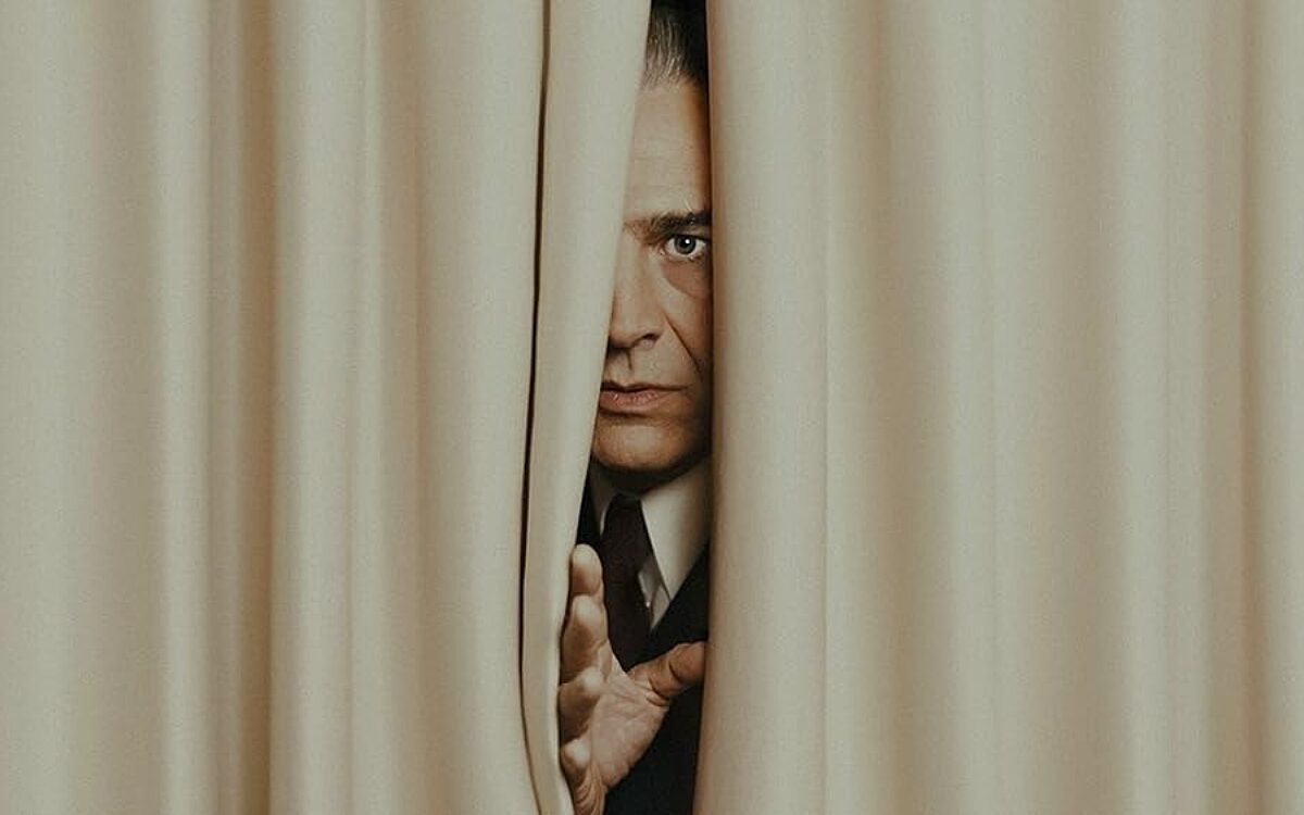 Het verhaal van mode-icoon Cristóbal Balenciaga nu te zien op Disney+