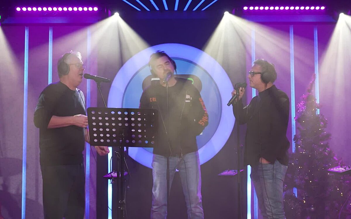 Video: Guus Meeuwis en Acda & De Munnik zingen live hun kerstplaat