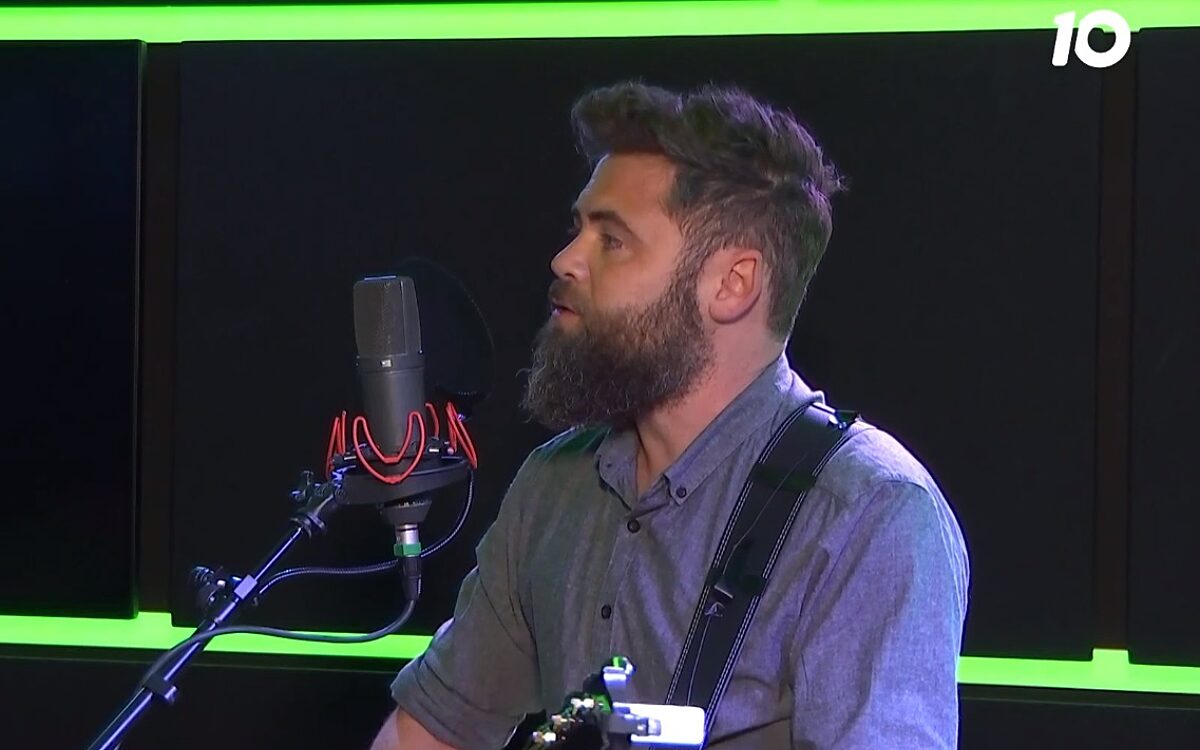 Video: Passenger met schitterende cover van 80's-klassieker Bryan Adams