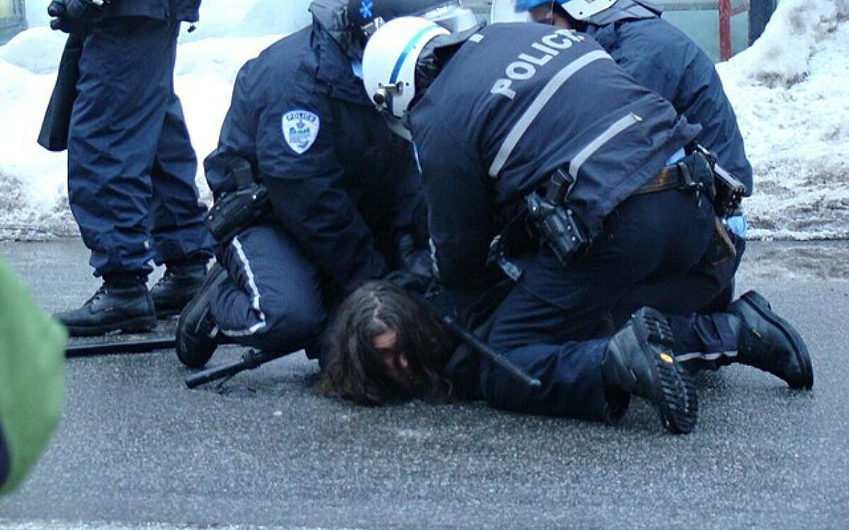 Commissie stelt dat politie te hard optrad tegen klimaatdemonstranten van Extinction Rebellion
