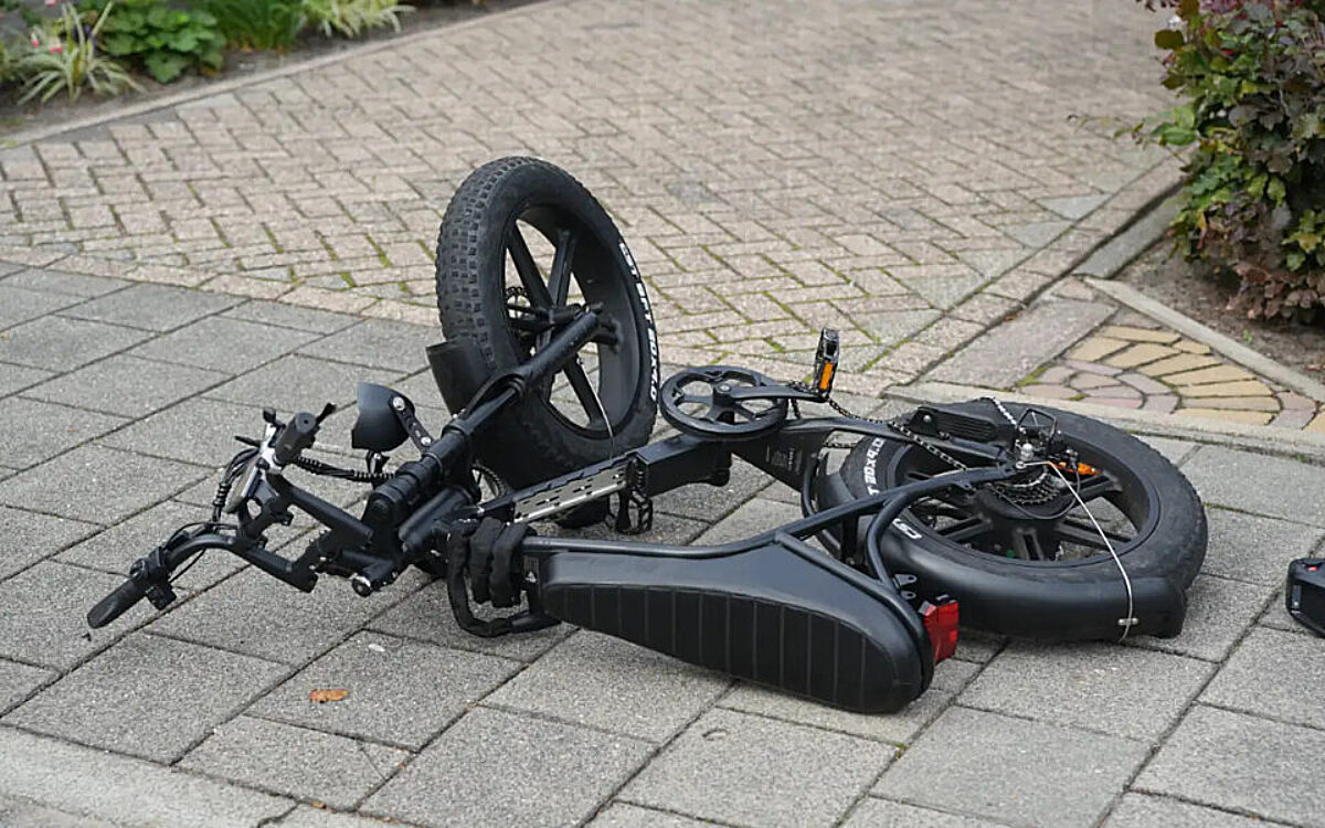 Vader, zoon en dochter mishandeld door FATBIKEJOCH (12 á 13) in Rotterdam