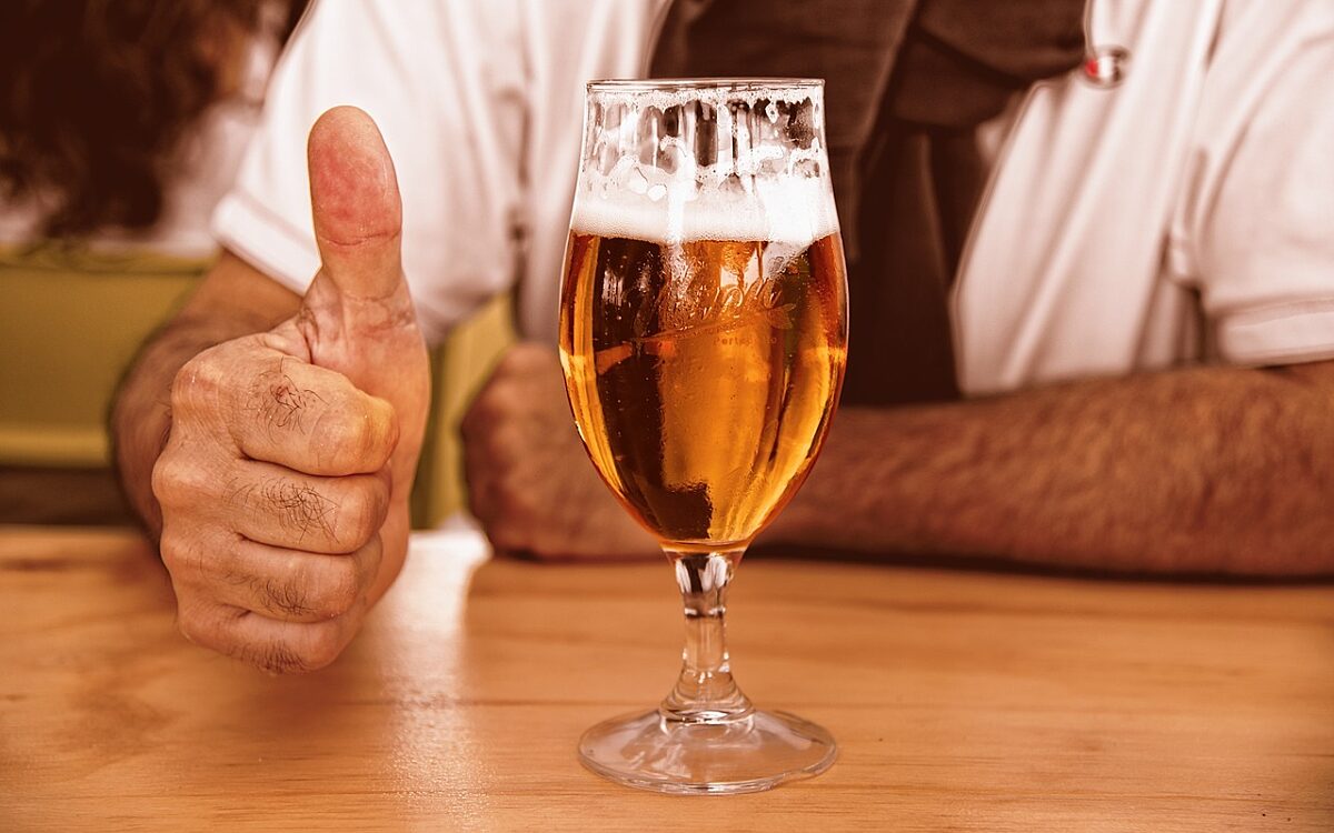 Inwoners van Indiase stad krijgen letterlijk gratis bier als ze gaan stemmen
