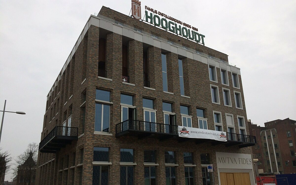 Student rent tijdens feestje van Vindicat-gebouw in Groningen en raakt ernstig gewond