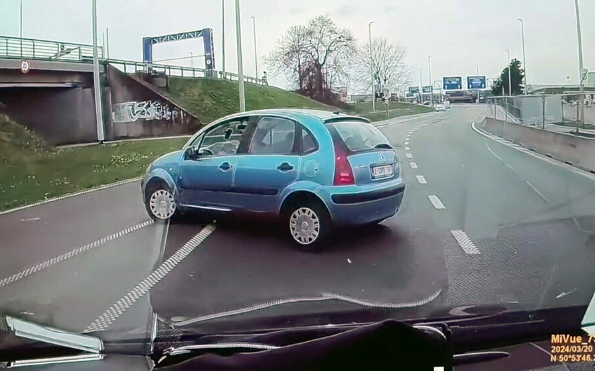 Video: Belgische dashcam filmt levensgevaarlijke manoeuvre bij gemiste afslag