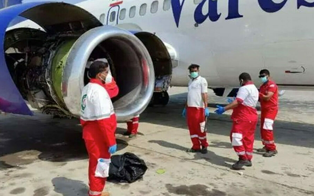 Monteur wordt vliegtuigmotor ingezogen tijdens onderhoud aan Boeing vliegtuig