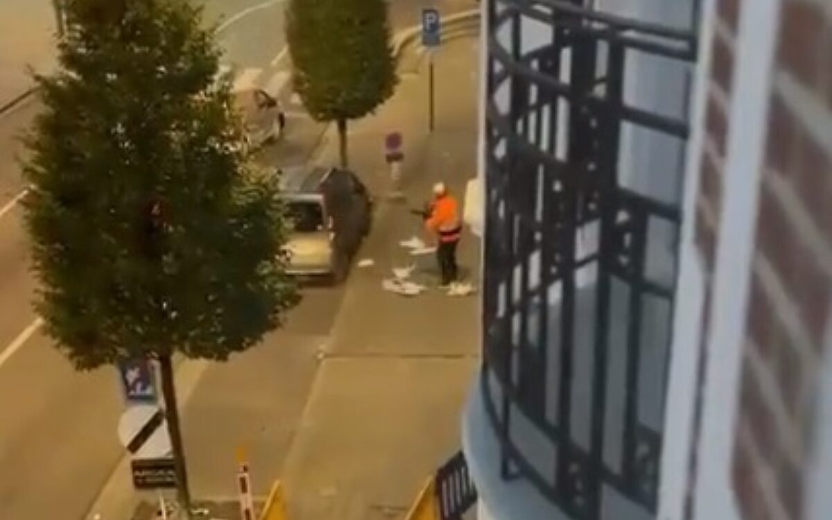 VIDEO - Hoe Abdesalem Lassoued kalm zijn geweer in elkaar zet en het vuur opent