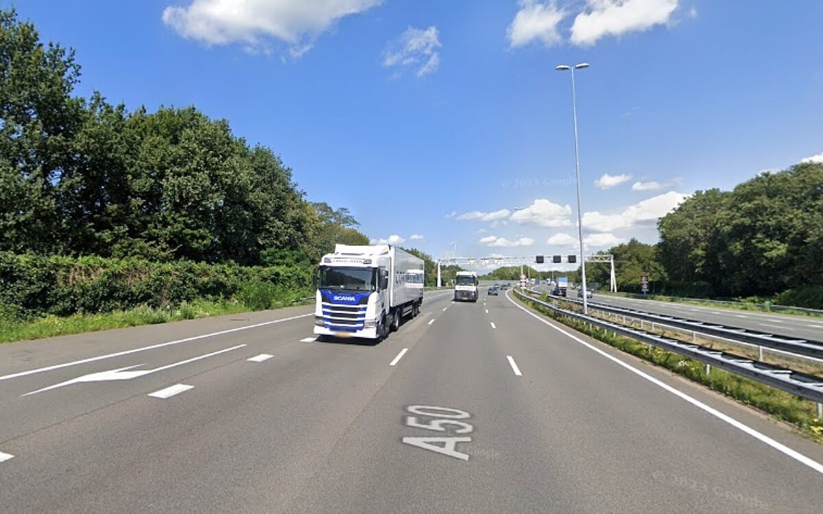 Heftig ongeluk op A50 bij Renkum, 1 dode
