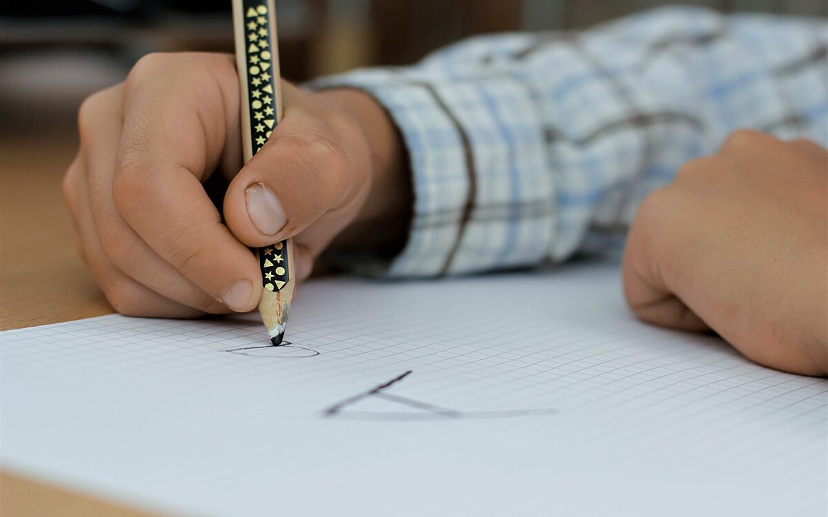Kinderporno aangetroffen bij basisschoolleraar Fred M. (61), ouders ongerust