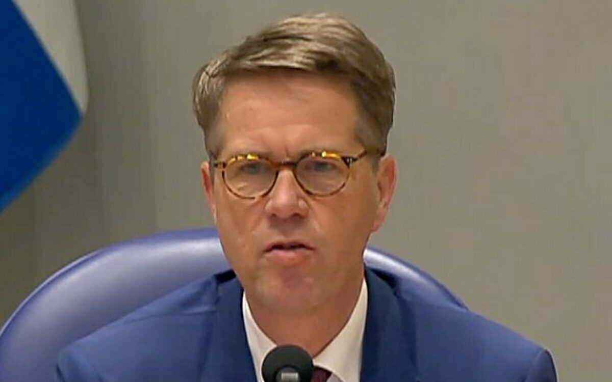 Zien: Voorzitter Martin Bosma toont pit in Tweede Kamer: 'Ik word hier knettergek van'