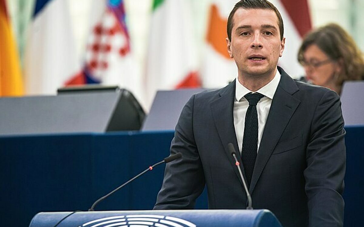Stemlokalen geopend in Frankrijk: 'RN van Le Pen kan rekenen op zo'n 36% van de stemmen'