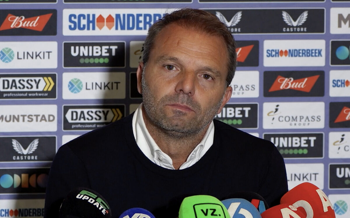 Ajax-supporters: 'Maurice, hou de eer aan jezelf'