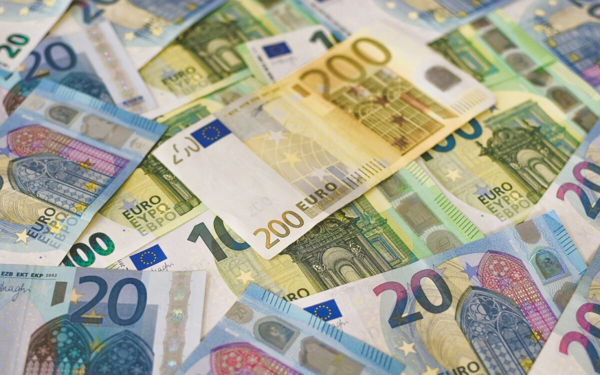 Asielzoekers laten werken levert Nederland miljarden op
