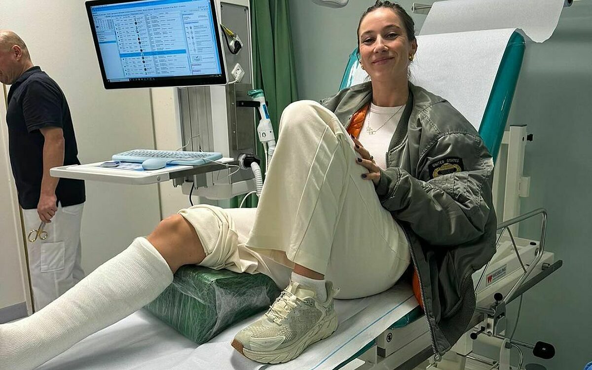 Schaatster Suzanne Schulting kan weer lopen na enkelbreuk