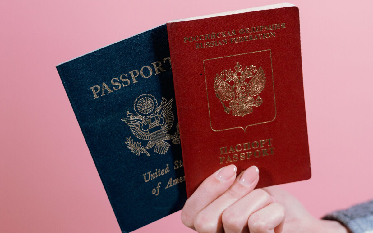 Tiener opgepakt, zou honderden valse ID-bewijzen hebben verkocht