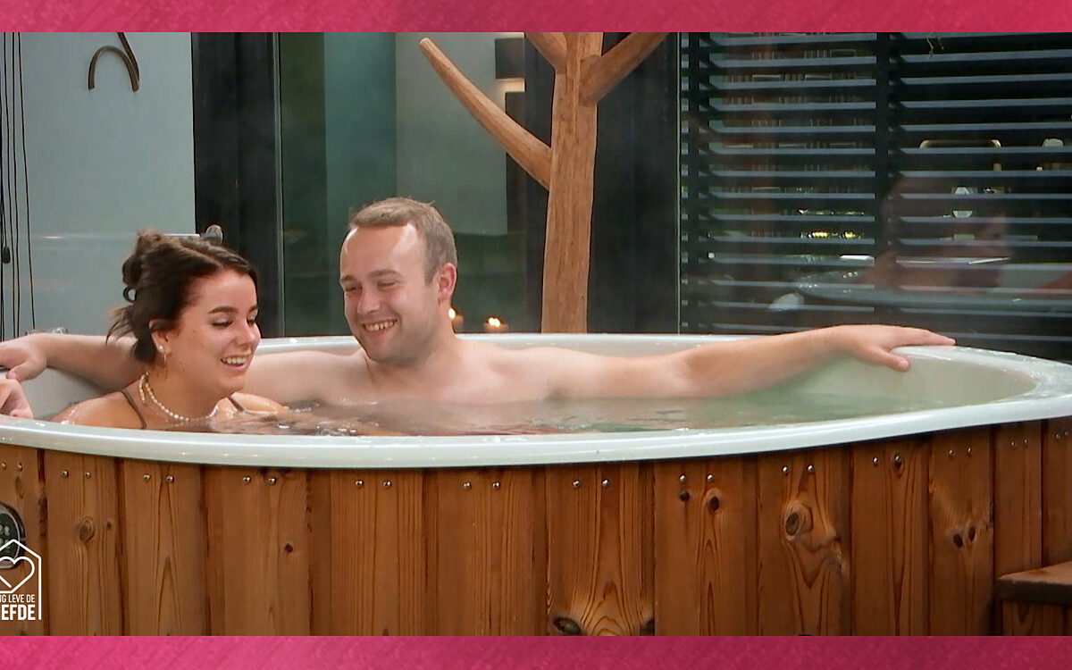 Ondertussen in Lang Leve de Liefde: Een blauwtje in de hottub en een spectaculaire bedscène