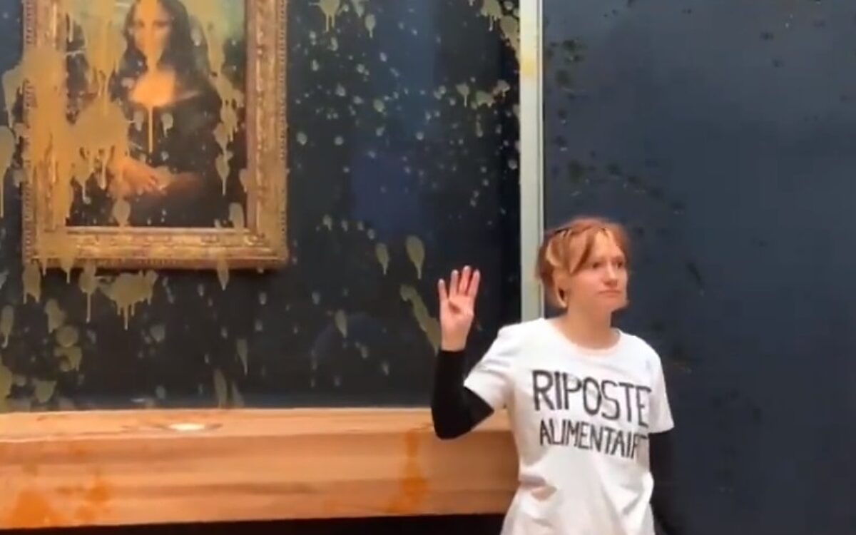 Klimaatactivisten besmeuren Mona Lisa in het Louvre