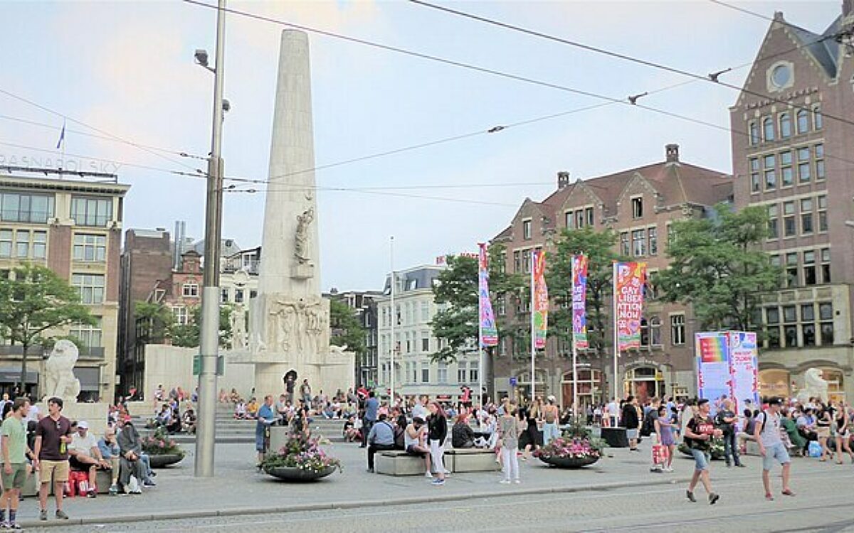 Beelden tonen situatie in Amsterdam in aanloop naar Dodenherdenking op de Dam