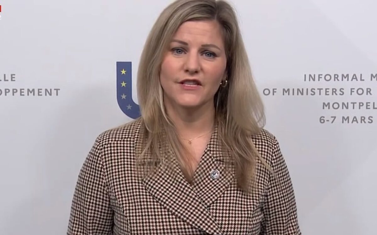 Minister Schreinemacher (VVD) bevallen van zoon Titiaan