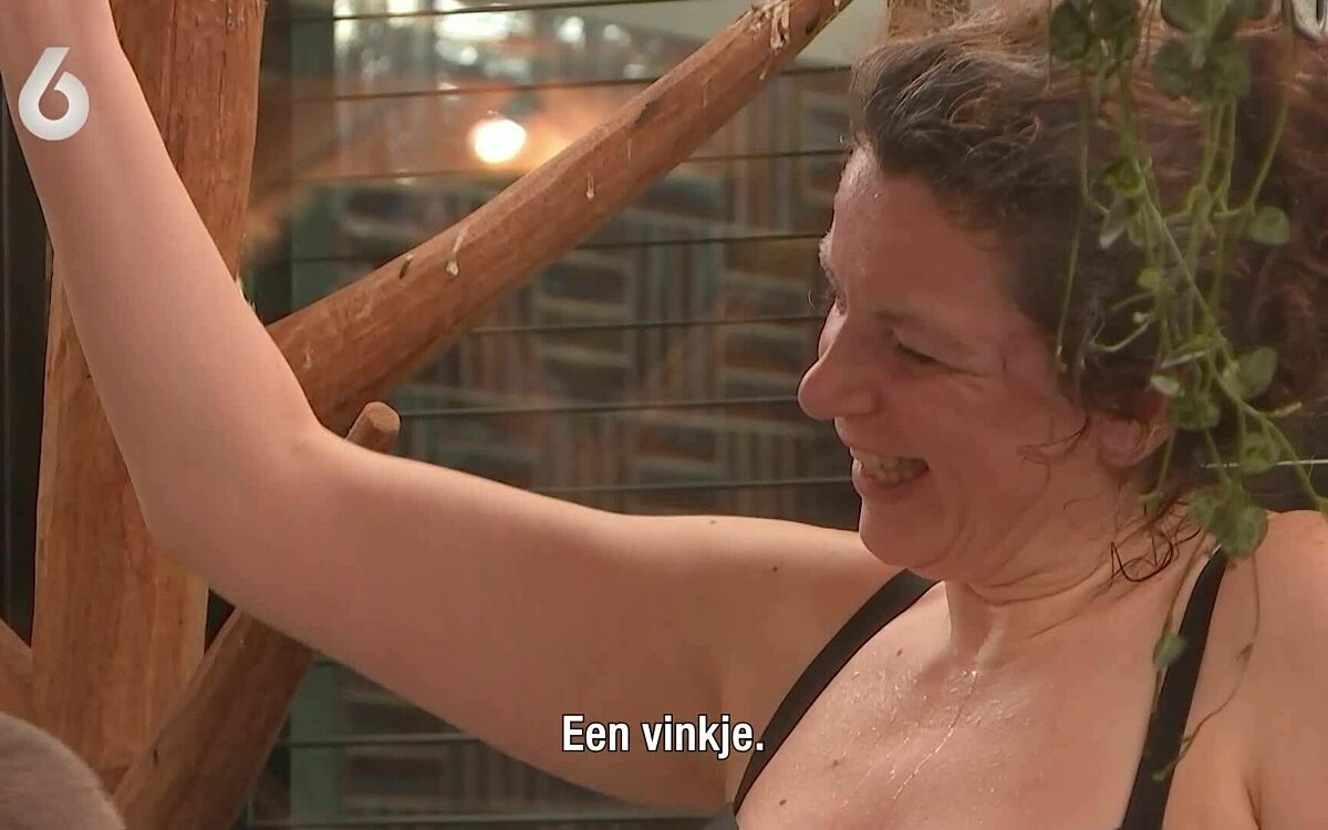 Ondertussen in Lang Leve de Liefde: Potje 'truth or dare' in de hottub wordt intiem