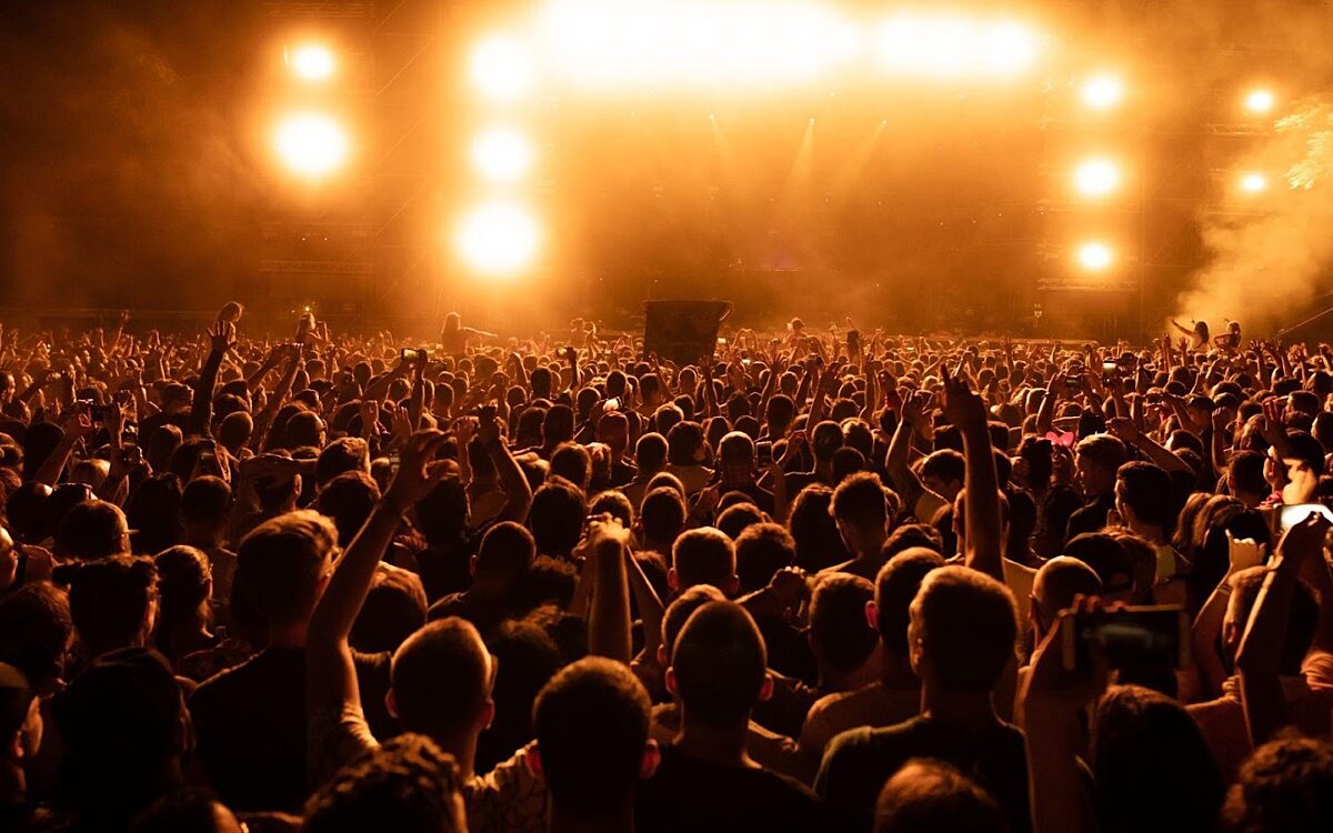 Hoe heeft technologie oordoppen voor muziekliefhebbers verbeterd?