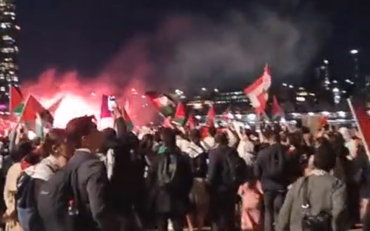 Pro-Palestina demonstranten in Sydney: 'Vergas de Joden'