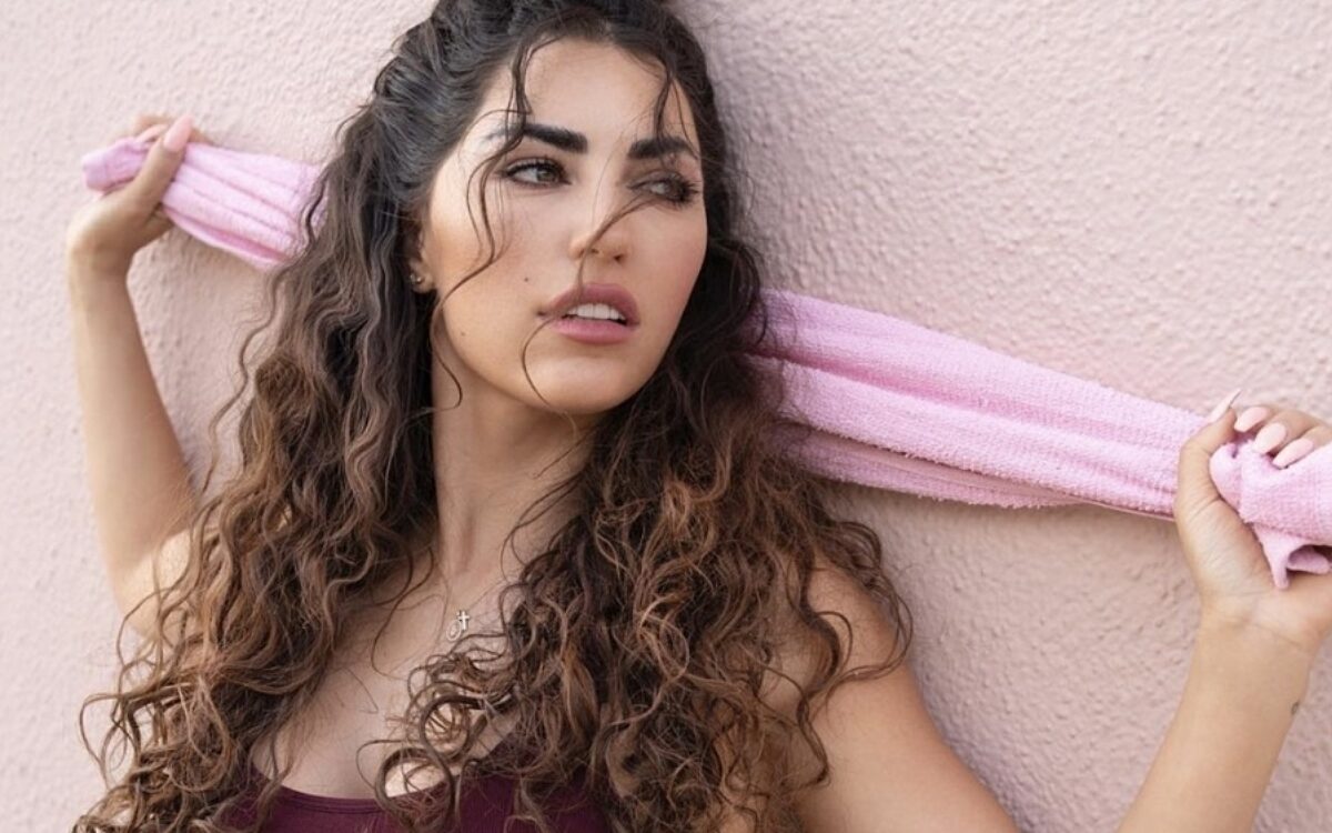 Pikante foto’s opgedoken van Yolanthe Cabau met Nederlandse rapper