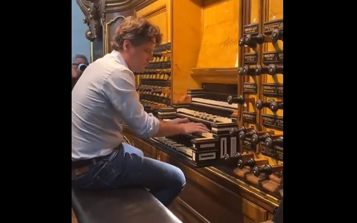 Video: CDA-lijsttrekker Bontenbal blijkt ster op het orgel