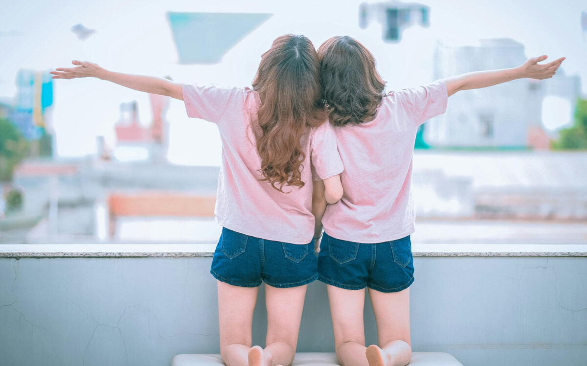 Tweelingzusjes komen achter elkaars bestaan dankzij TikTok