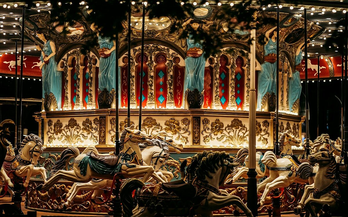 Wat? Dierenrechtenclub wil paarden in draaimolens verbieden