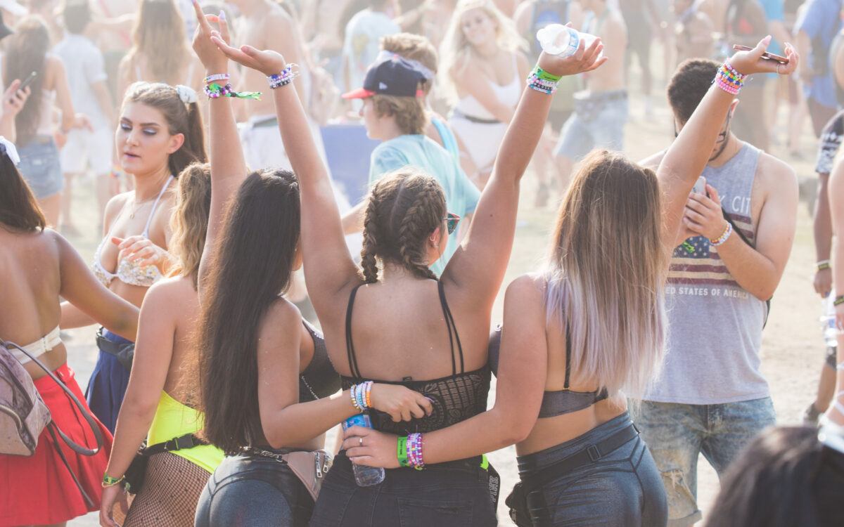 Goede doelen weigeren verplichte bijdrage voor journalisten op Lowlands