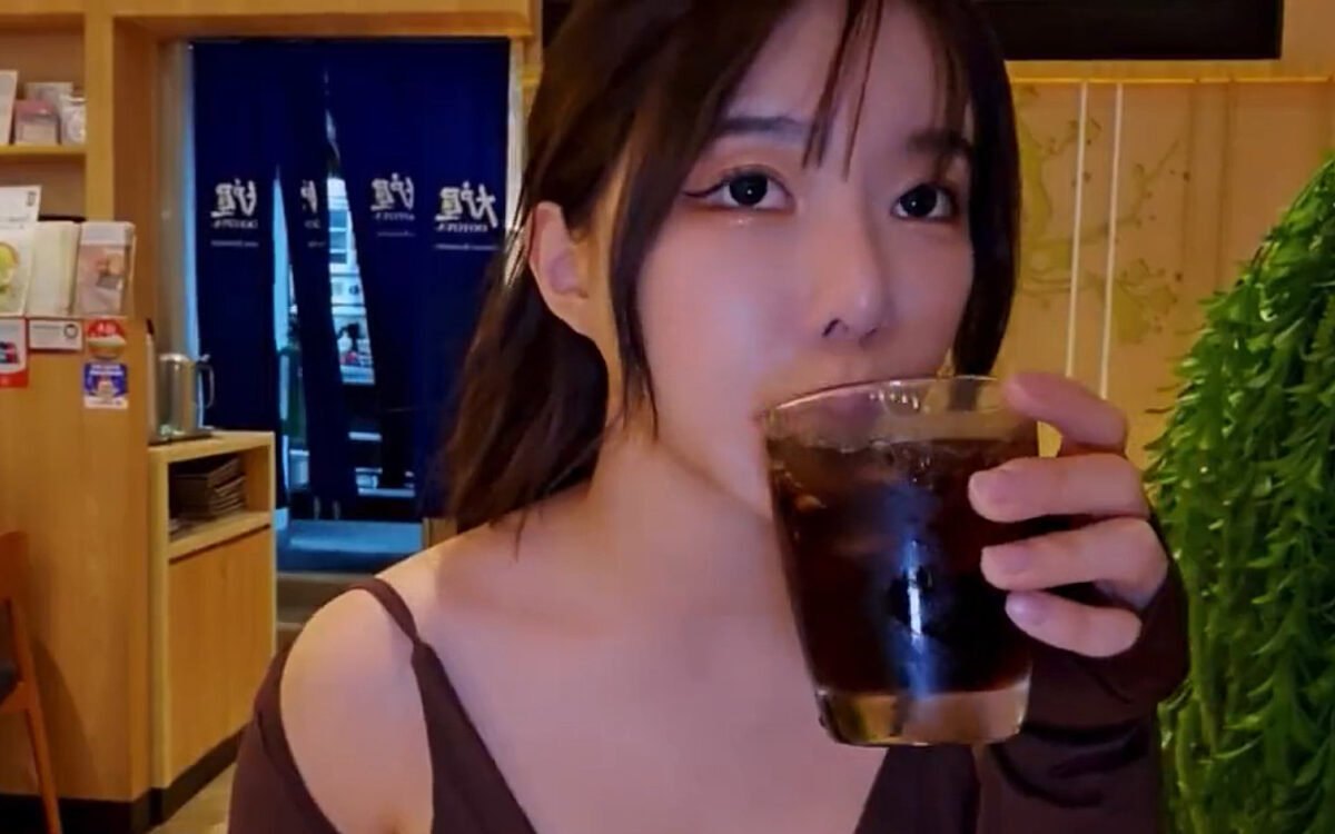 VIDEO - Koreaanse livestreamt hoe ze vlucht na schietpartij in winkelcentrum