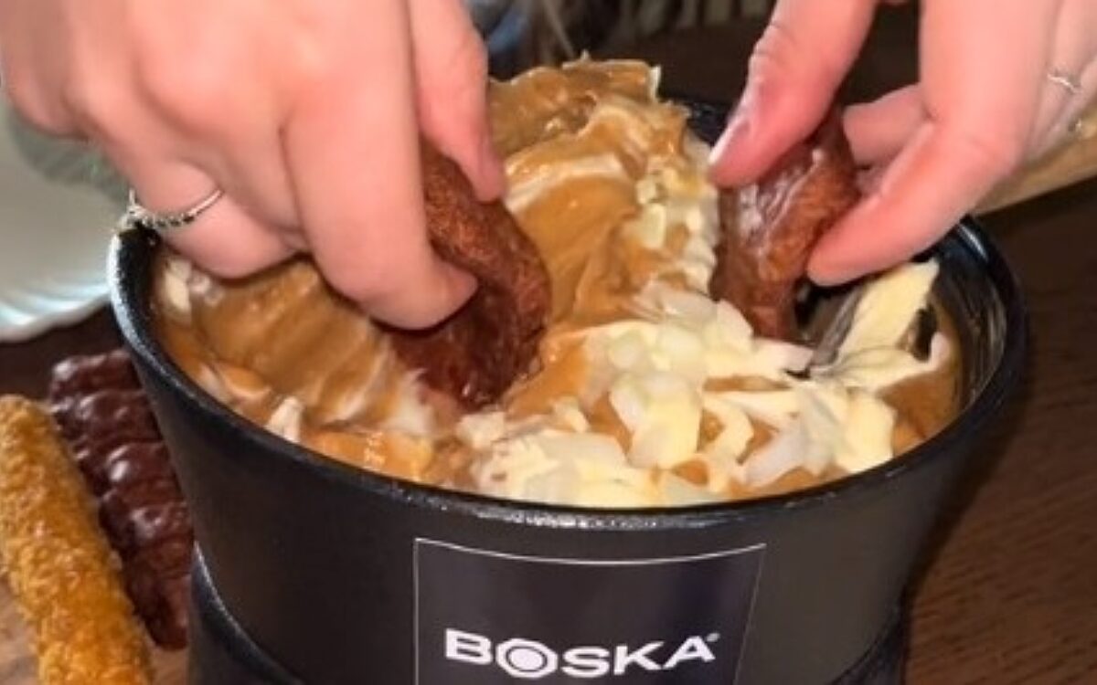 Maker van frikandelspaghetti komt met nieuwe creatie: 'fonduetje oorlog'