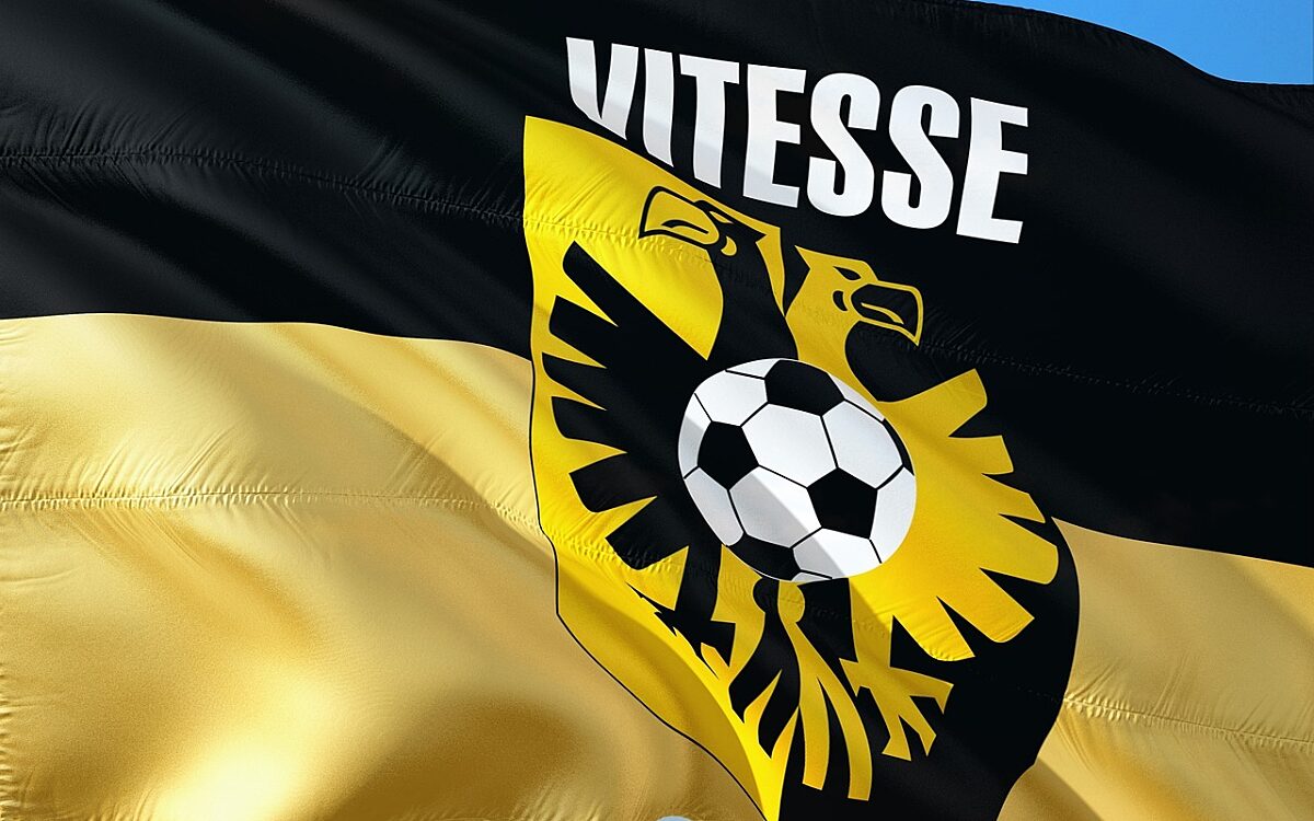 Vitesse door puntenmindering officieel gedegradeerd, houdt voorlopig proflicentie
