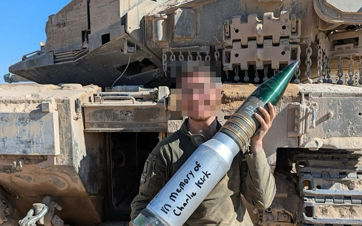 Israëlische soldaat gooit bom op Gaza en wijdt actie aan Charlie Kirk