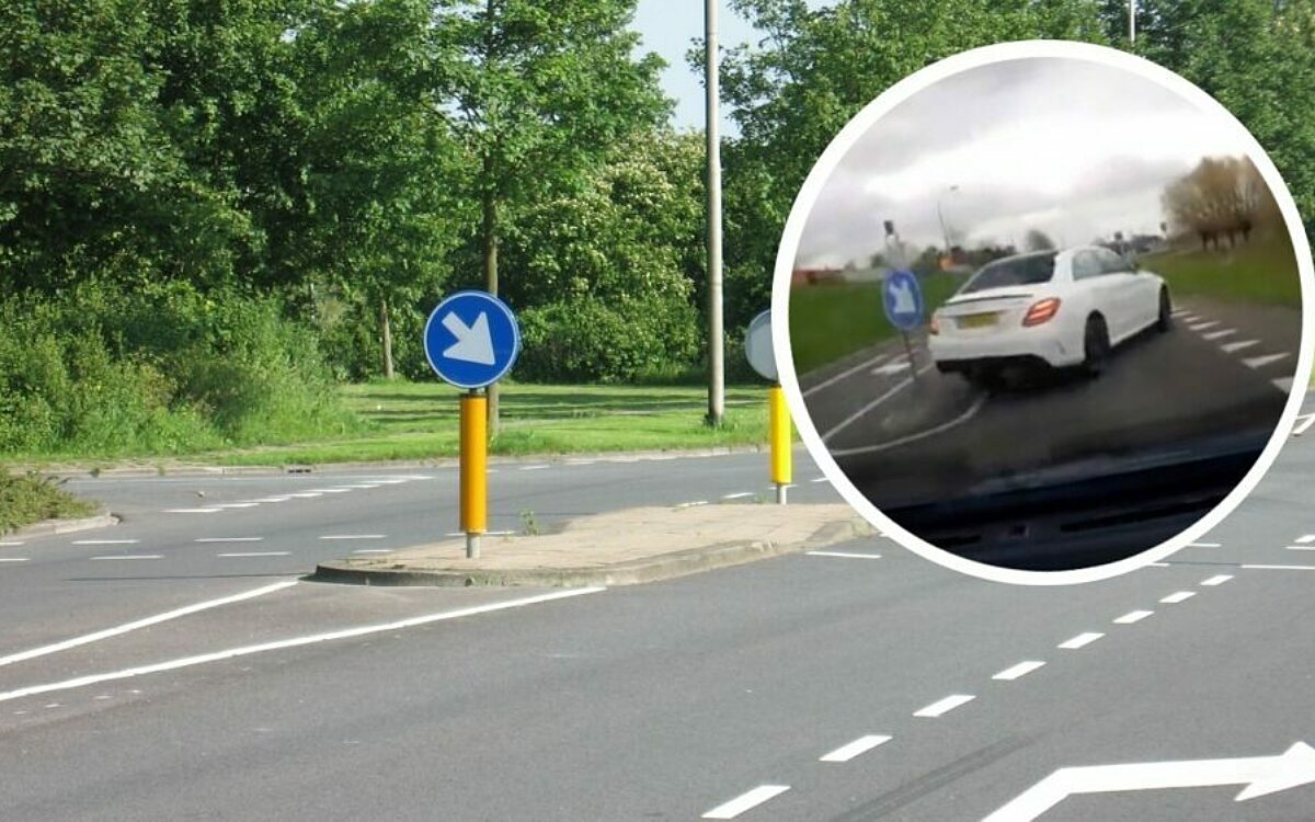 Mercedes-tokkie rijdt auto in de berm na achterlijke inhaalactie op lesauto