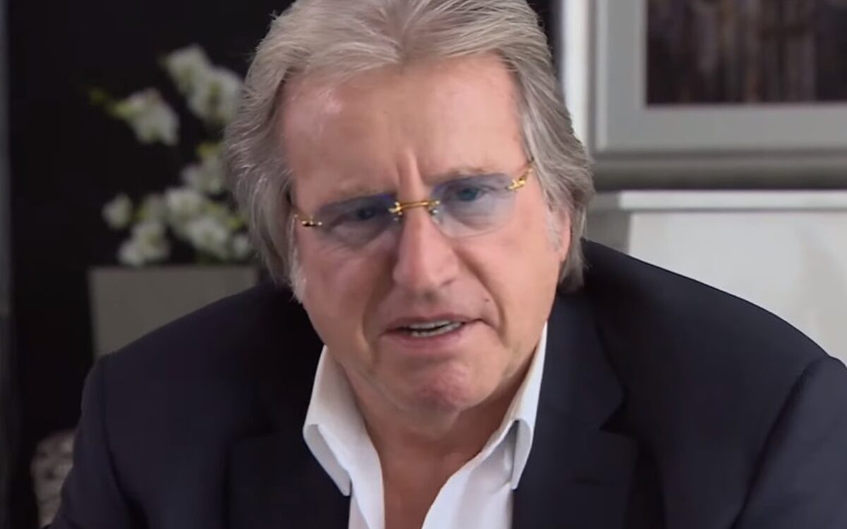 Lee Towers kan niet meer staan, 'Vrees dat het niet meer goedkomt'