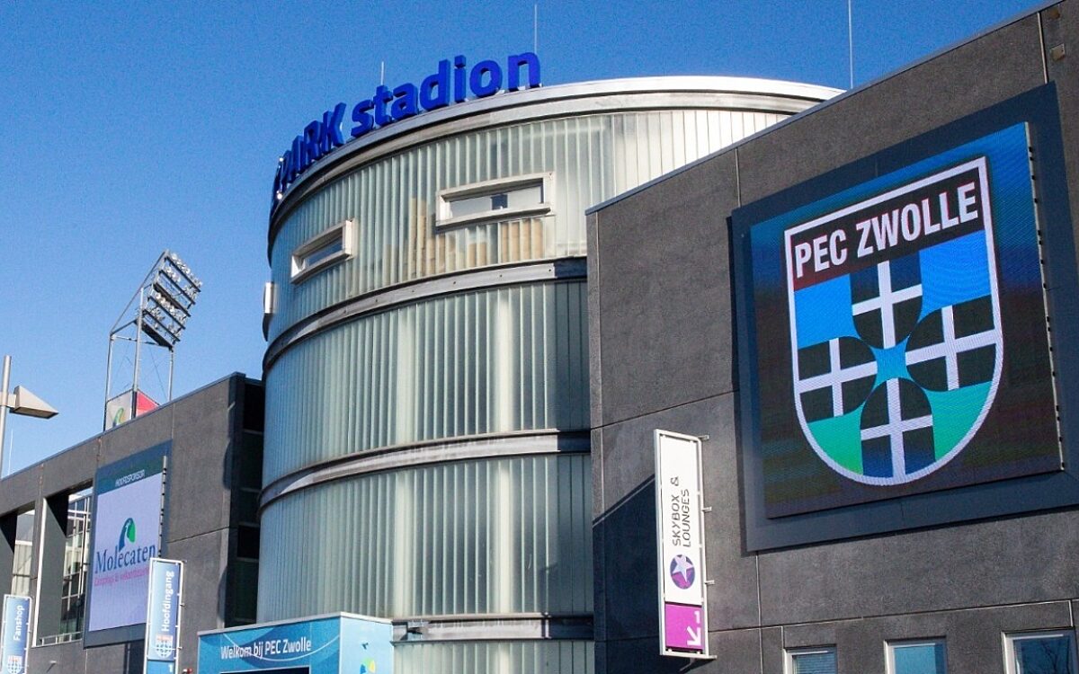 Steward 'ernstig mishandeld' bij PEC Zwolle - Feyenoord