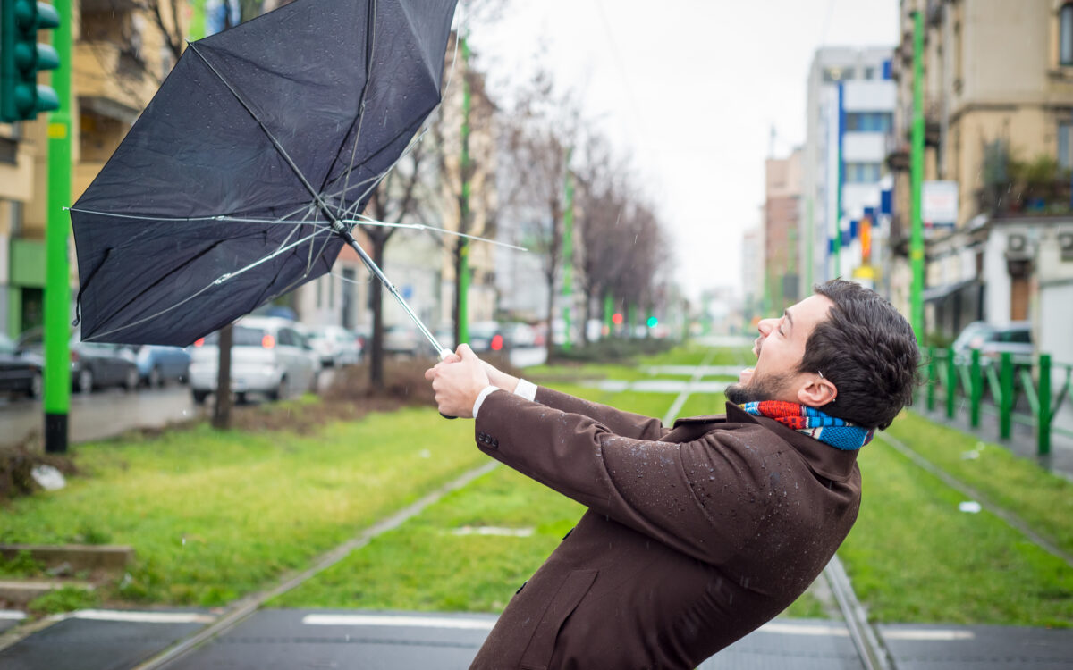 STORM POLY: windstoten van orkaankracht zorgen voor veel schade