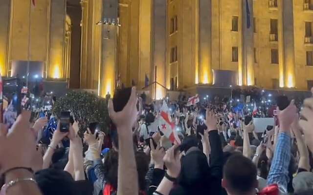 Beelden tonen zware protesten om 'Russische wet' in Georgië