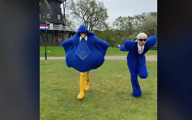 Appie Mussa, de 'blauwe vogel' en vriend van Joost Klein, haalt uit naar Eurovision in TikTok-video